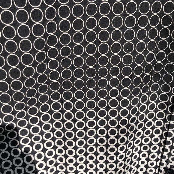 Short sleeve Geometric graphic design shirt - Picture 2 of 3